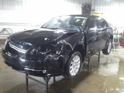 Used Front Center Interior Rear View Mirror fits: 2013 Chrysler 200 Sdn automati - Image 1 of 4