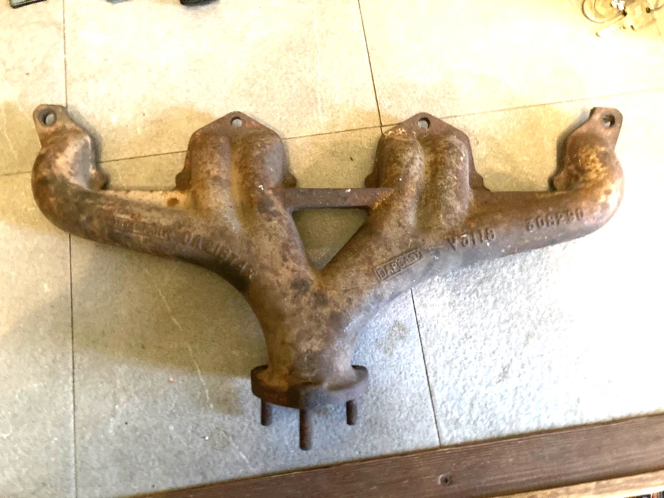 Colector de escape Triumph TR250 TR6 GT6. Original OEM V3118 Foto 1 de 3