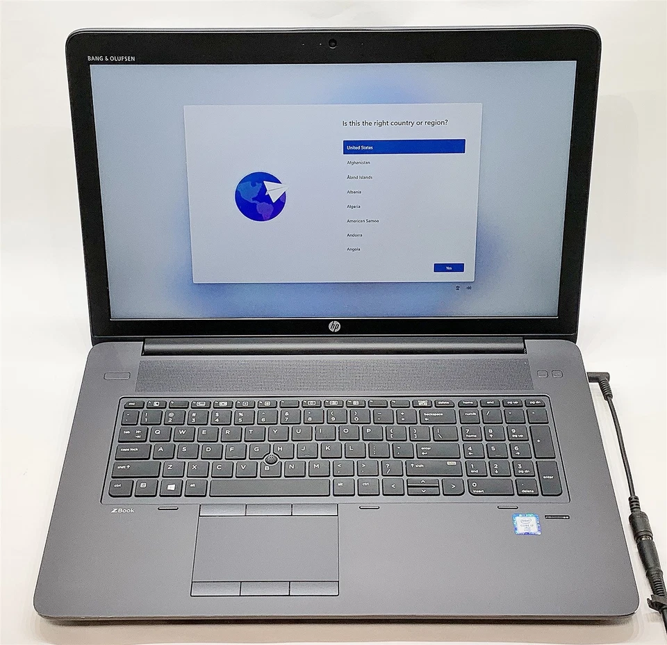 HP ZBook 17 G3 Laptop i7 6820HQ 2.70GHZ 17.3" FHD 32GB 256GB NVMe M3000M Win 11 - Image 1 of 4