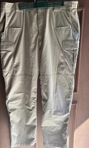 5.11 Tactical Cargo Pants Men 40x32 Khaki Law Enforcement Cotton Blend - Picture 1 of 5