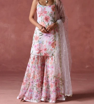 Traje Gharara Blanco y Rosa Floral 3 Piezas Bordado Estilo Zari y Lentejuelas Talla 4 Foto 1 de 4