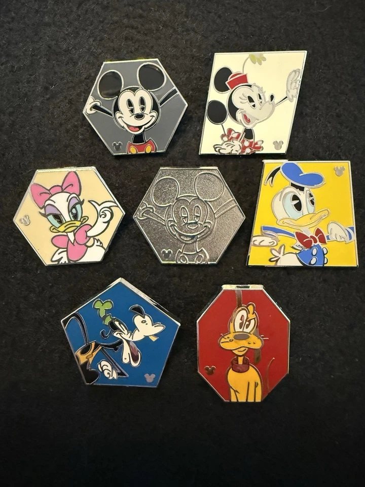Conjunto de prendedores de formas cortas animadas de Mickey oculto de Disney 2019 Foto 1 de 1