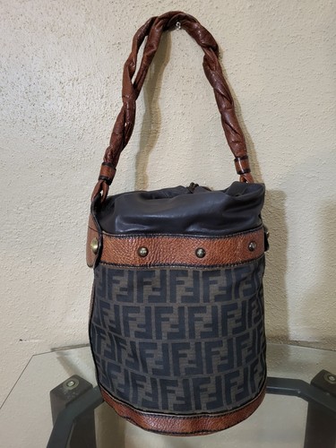 Borsa a mano grande Fendi Vint in tela pelle con coulisse e tracolla. Cond.is V.Gd.