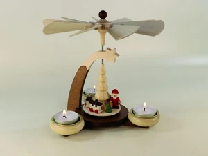 Design-Teelichtpyramide braun/natur Weihnachtsmann  für 3 Teelichte  19,5x19cm - Picture 1 of 1