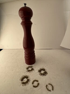 Molinillo de pimienta madera roja Peugeot 12" con 5 ajustes. Foto 1 de 4