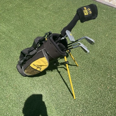 Golden Bear Cub RH Jr Golf Set, 5 clubs, Short, Mid irons, Driver, Putter & Bag - Image 1 of 4