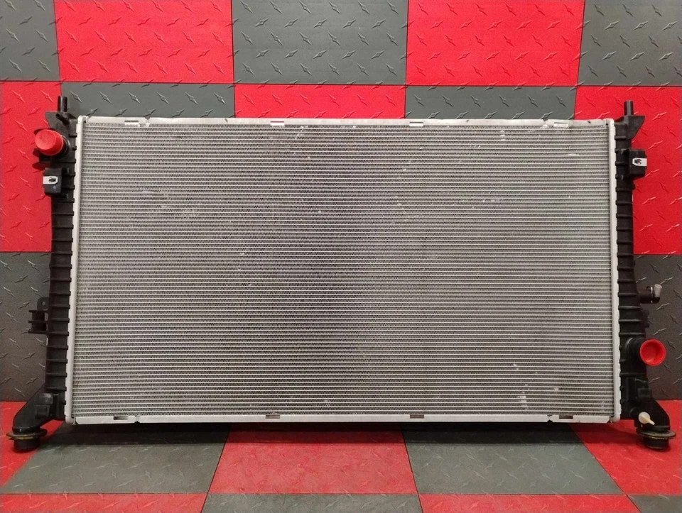 20-24 GMC Chevrolet Truck SUV 3,0 L diésel radiador principal (OEM 84943136) Foto 1 de 4