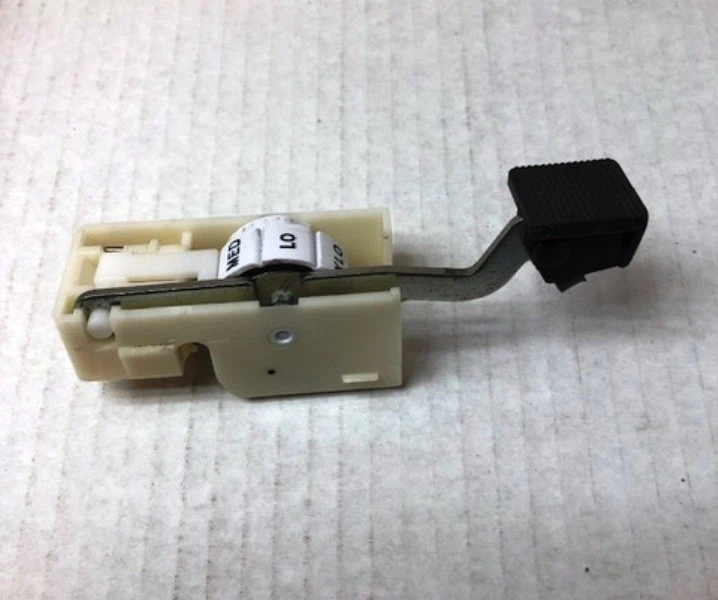 Ajustador de altura de boquilla de alimentación de aspiradora Kenmore original Foto 1 de 1