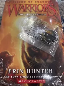 Warriors: #1: The Apprentice's Quest by Hunter, Erin With Keychain Sealed - Imagen 1 de 3