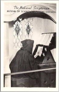 MUSEO DE CIENCIA E INDUSTRIA DE CHICAGO Foto RPPC Postal "Medieval Scriptorium" - Imagen 1 de 2