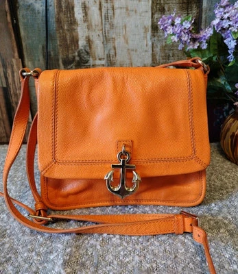 Винтажная оранжевая кожаная сумка через плечо Juicy Couture Leni с подвеской-якорем - Изображение 1 из 4