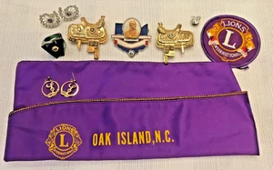 Spille, toppa, gioielli e cappello vintage Lions club International e North Carolina - Foto 1 di 15