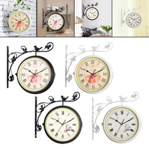 Orologio da appendere a parete in ferro a doppia faccia con decorazione - Foto 1 di 15