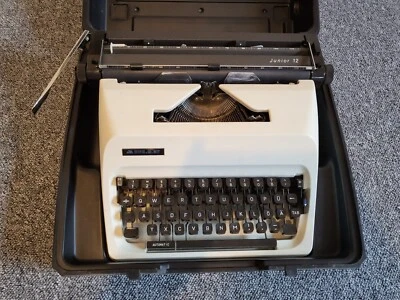 Schreibmaschine Adler Junior 12, Klein-/Reise-/Kofferschreibmaschine, 90er Jahre - Bild 1 von 4