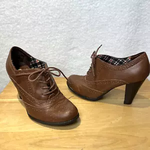 American Eagle Oxford Wing Tip Lace Up Brown Heeled Ankle Booties Women's Sz 6 - Picture 1 of 24