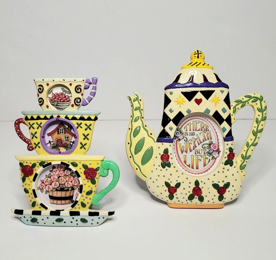 Tetera vintage y tazas de té apiladas en forma de marcos de fotos lindos coloridos 61/2" Foto 1 de 4