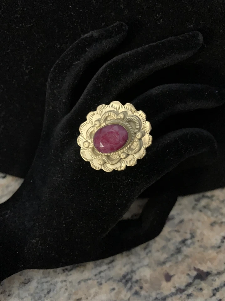 Anillo Rubí Natural con Latón Chapado en Oro Mate 14k Foto 1 de 4