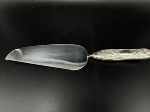 TIFFANY & CO. CHRYSANTHEMUM STERLING SILVER HANDLE CAKE KNIFE 10 1/2" - Picture 1 of 12