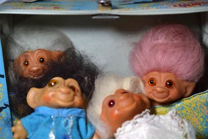 Four Vintage Wishnik Troll Dolls with Carry Case - Picture 1 of 6