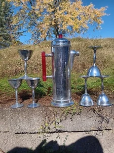 Chrome Stainless art deco Vtg cocktail shaker cherry red Lucite Bakelite Handle - Picture 1 of 10