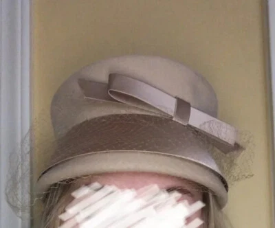 Vintage Tan Merrimac Merrivale Felt Hat w/ Taupe Ribbon & Lace - Size 22.5 & Box - Image 1 of 4