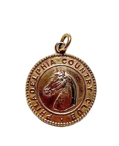 Charm Philadelphia Country Club oro 10 carati ciondolo testa di cavallo logo equitazione raro - Foto 1 di 6