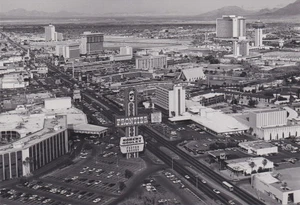 1980 Press Photo Aerial View of the Casinos and Hotels on the Las Vegas Strip - Picture 1 of 2