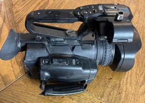 JVC GY-HM200U NO BATTERY PICTURES SHOW WHAT YOU WILL RECEIVE - Picture 1 of 8