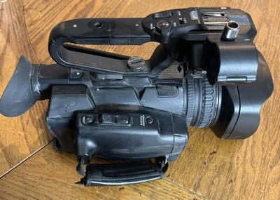 JVC GY-HM200U NO BATTERY PICTURES SHOW WHAT YOU WILL RECEIVE - Image 1 of 4