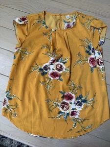 Gelbe Plisseebluse Damen Größe M mit rotem Blumenmuster - Bild 1 von 4