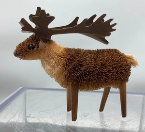 Small Bottlebrush Moose Figurine - Picture 1 of 3