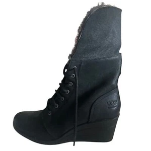 UGG Australia wasserdichte Damenstiefel mit Keilabsatz 8 Winterbekleidung Lammfell Schnee Regen  - Bild 1 von 13