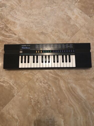 Vintage CASIO SA-20 100 Sound Tone Bank Keyboard 32 Keys PARTS ONLY Not Working 