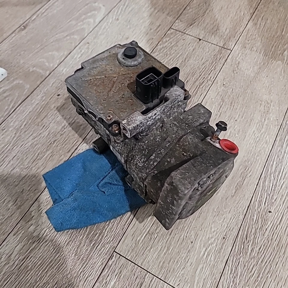 Compresor de aire acondicionado Lexus HS250h 2010-2012 042000-0330 OEM Foto 1 de 3