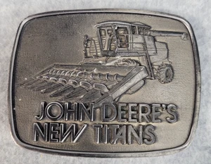 Hebilla de cinturón vintage 1978 John Deere's New Titans nuevo 3 1/8" x 2 1/2" - Imagen 1 de 3