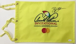 Prendedor de invitación firmado por Bryson DeChambeau Arnold Palmer bandera - JSA #AV66367 - Imagen 1 de 4