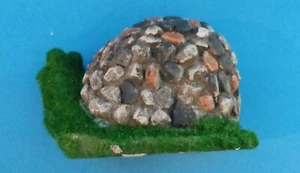 New Garden Snail Figurine with Simulated Moss & Pebbles - Picture 1 of 5