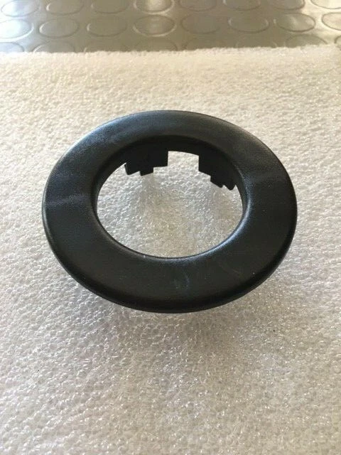 FIAT UNO TUTTI i modelli non catalitica Ghiera Cornice Tappo Carburante Benzina - Image 1 of 1