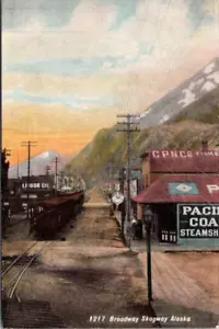 SKAGWAY, ALASKA - BROADWAY - STAZIONE FERROVIARIA DEPOSITO TRENO - VECCHIA CARTOLINA - Foto 1 di 2
