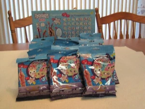 LOTE DE 17 BOLSAS CIEGAS SORPRESA FINGERLING MINIS SERIE #1 Y CAJA DE EXHIBICIÓN--NUEVAS - Imagen 1 de 12
