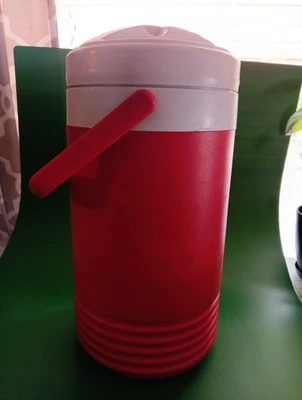 Igloo 1 galón jarra de agua enfriador termo rojo aislado con caño abatible Foto 1 de 4