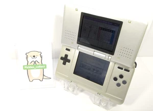 Consola DS Original NTR-001 Platinum Silver solo para piezas Sin batería Sin stylus - Imagen 1 de 17
