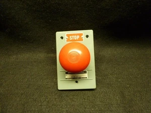 NOS GE CR2940NP311R Stop Pushbutton Punch Press Oiltight 1 NO & 1NC Contact - Picture 1 of 5