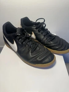 Size 11 - Nike Tiempo Rio 3 IC Black Gum 819234-010 pre-owned gentle worn shoe - Picture 1 of 11