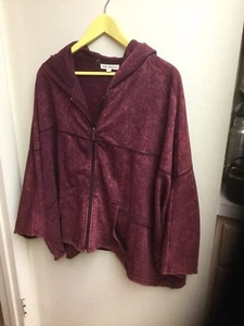 Nuevo con etiquetas Sudadera con capucha Hi-Lo con cremallera Hilo índigo teñido tejido en el hombro borgoña Hi-Lo M - Imagen 1 de 7