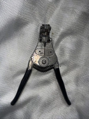 Pelacables Stripmaster L-5217 de Ideal Industries - Hecho en EE. UU. Foto 1 de 4