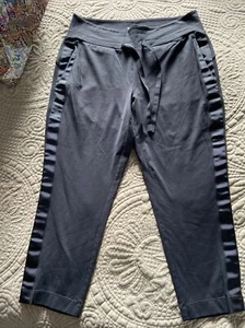 Athleta Metro Downtown Knöchelhose schwarz Medium Smoking Streifen gebraucht, in einwandfreiem Zustand - Bild 1 von 4