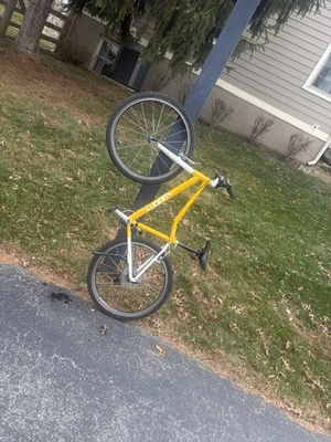 Bicicleta Woom 5 24 pulgadas amarillo soleado para niños de 7 a 11 años Foto 1 de 4