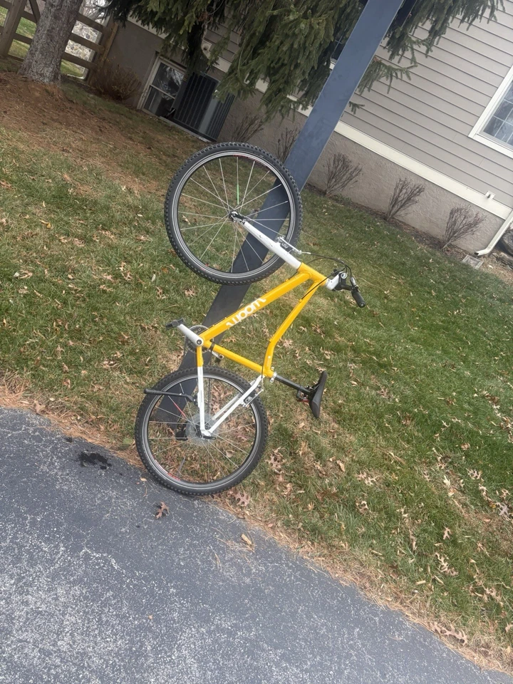 Bicicleta Woom 5 24 pulgadas amarillo soleado para niños de 7 a 11 años Foto 1 de 4