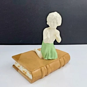 Cerámica Niño en Libro-Hecho en Checoslovaquia-Raro Totalmente Intacto-Sin Reparaciones De Colección - Imagen 1 de 10